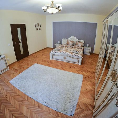 Apartment Luca Poarta Schei Брашов Екстериор снимка