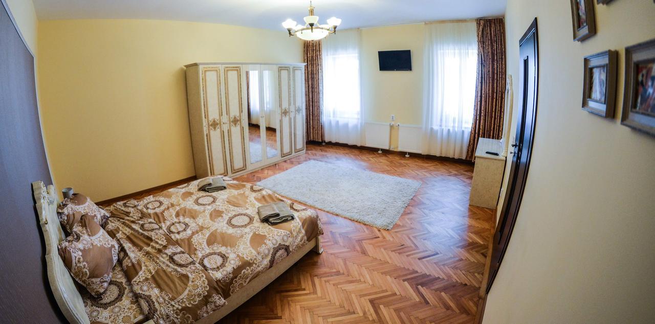 Apartment Luca Poarta Schei Брашов Екстериор снимка